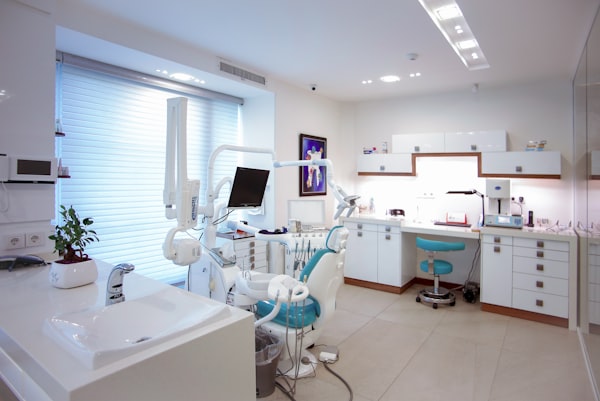 Interior de una clínica dental moderna